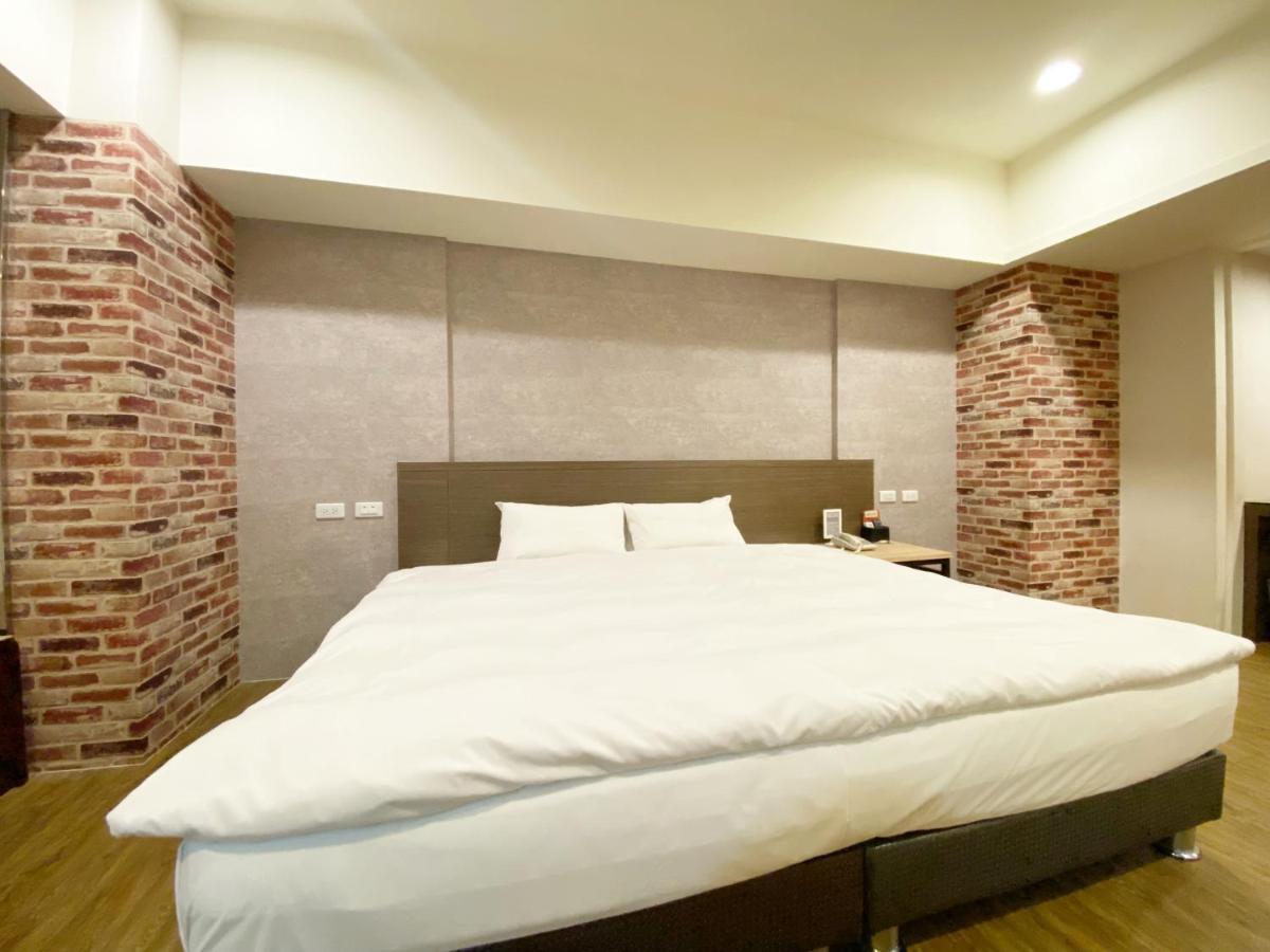 Taichung Old F Hotel ภายนอก รูปภาพ