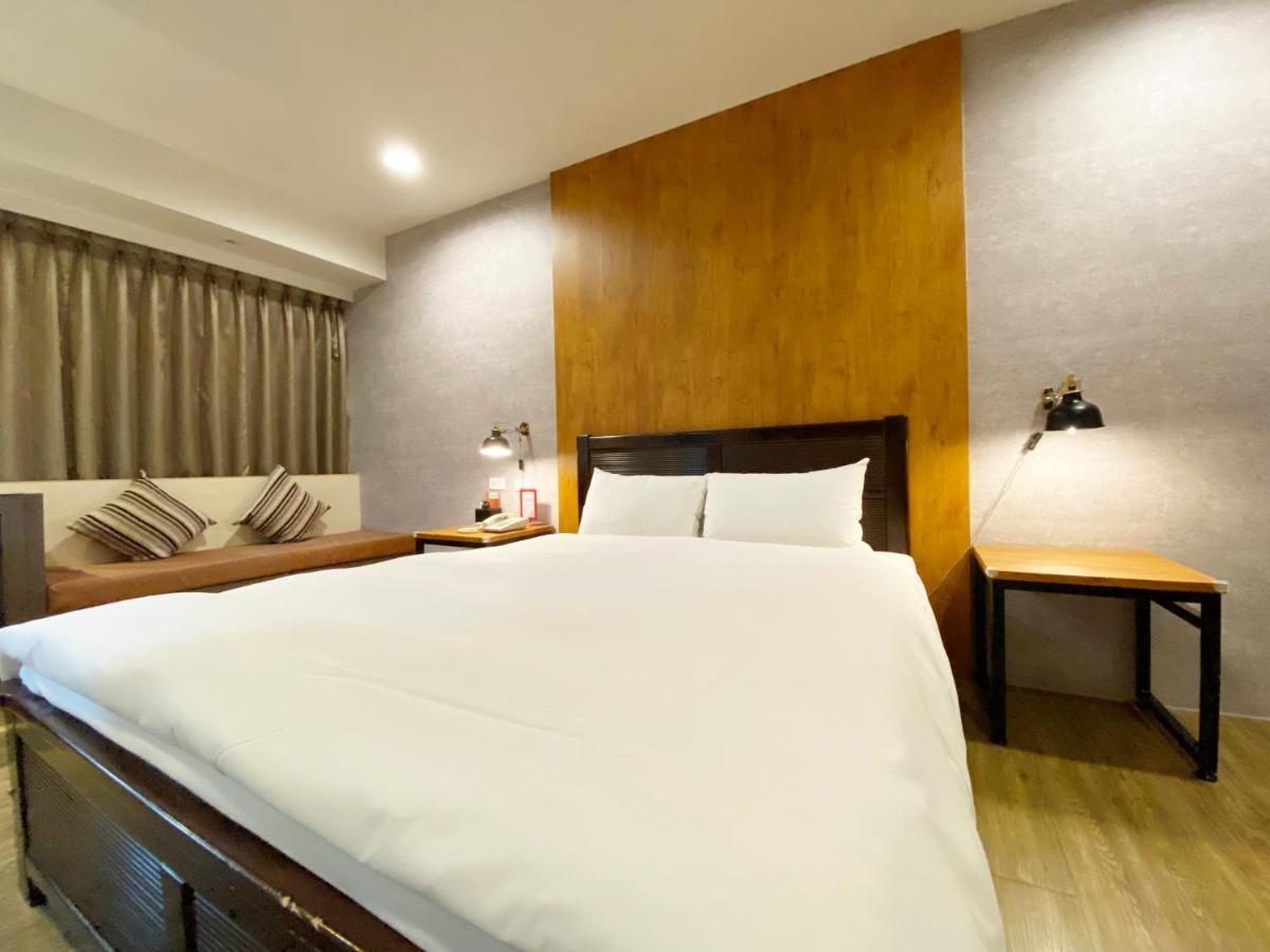 Taichung Old F Hotel ภายนอก รูปภาพ