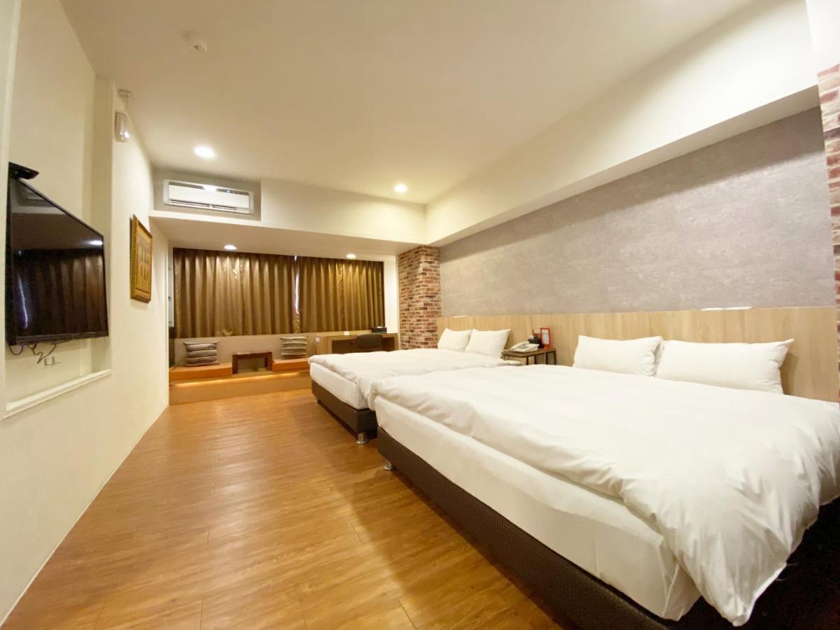 Taichung Old F Hotel ภายนอก รูปภาพ