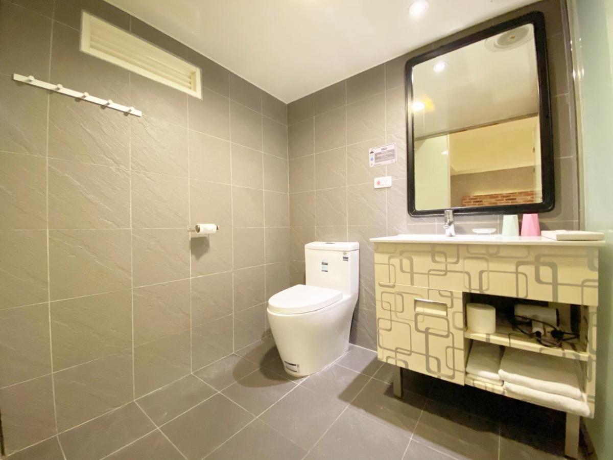 Taichung Old F Hotel ภายนอก รูปภาพ