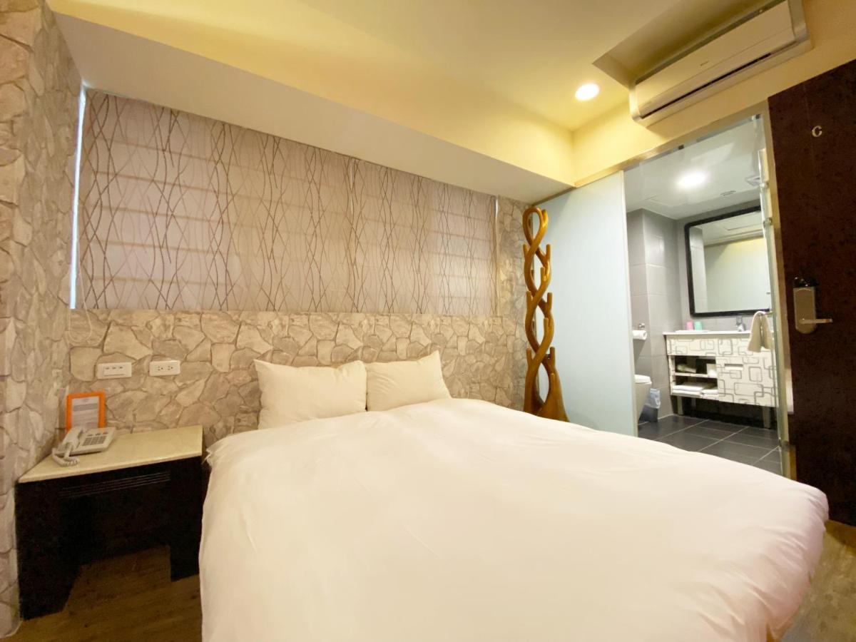 Taichung Old F Hotel ภายนอก รูปภาพ