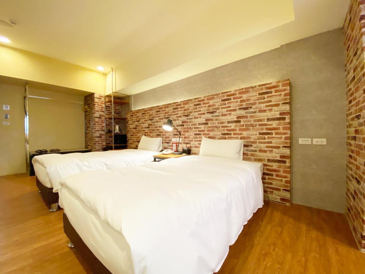 Taichung Old F Hotel ภายนอก รูปภาพ