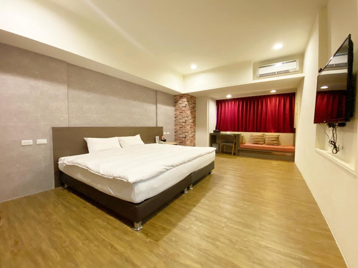 Taichung Old F Hotel ภายนอก รูปภาพ